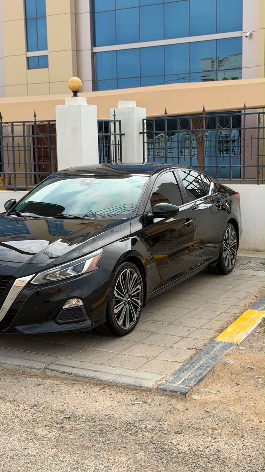 Car Image 2020 NISSAN ALTIMA SR