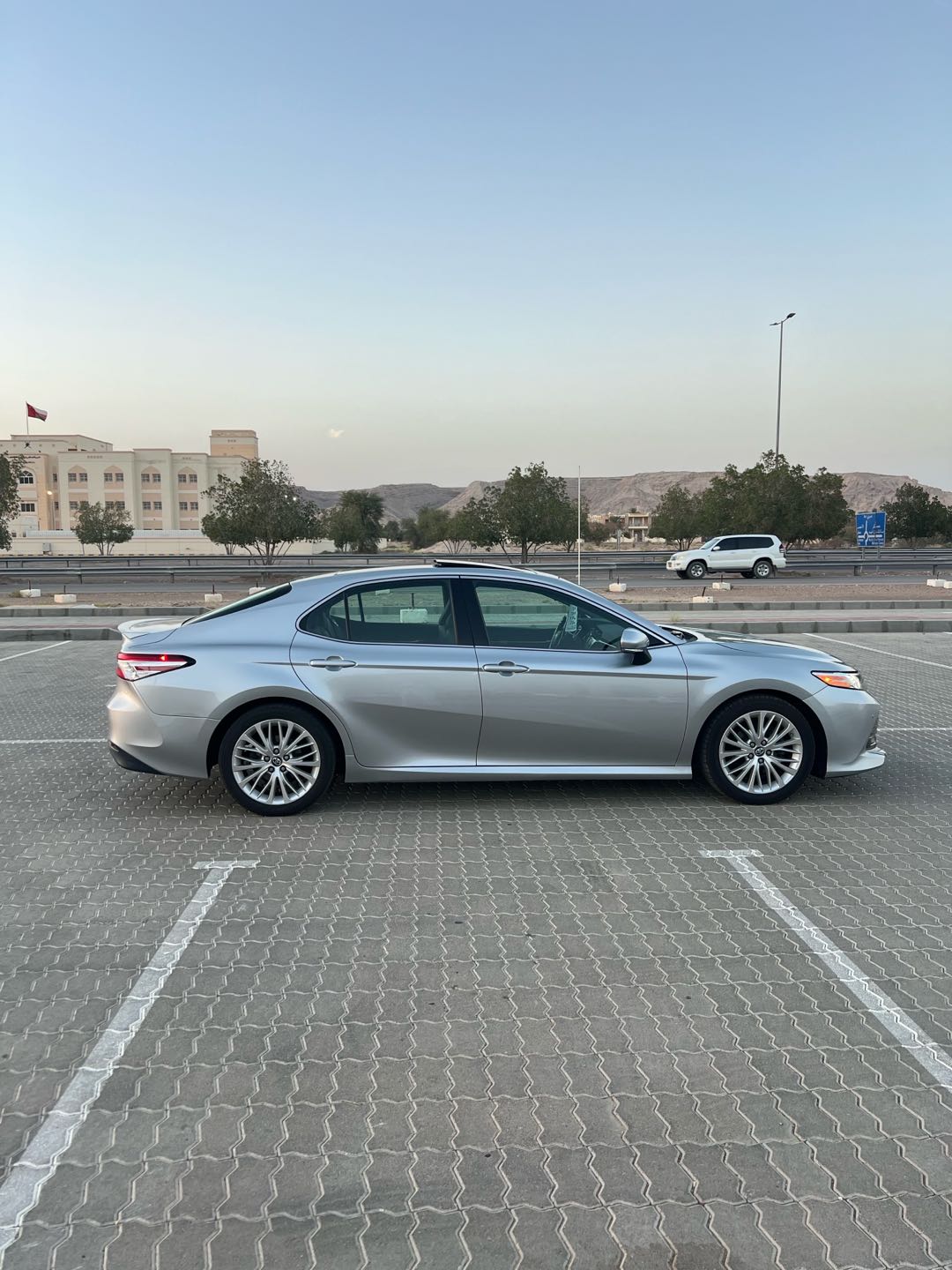 Car Image 2018 TOYOTA CAMRY XLE