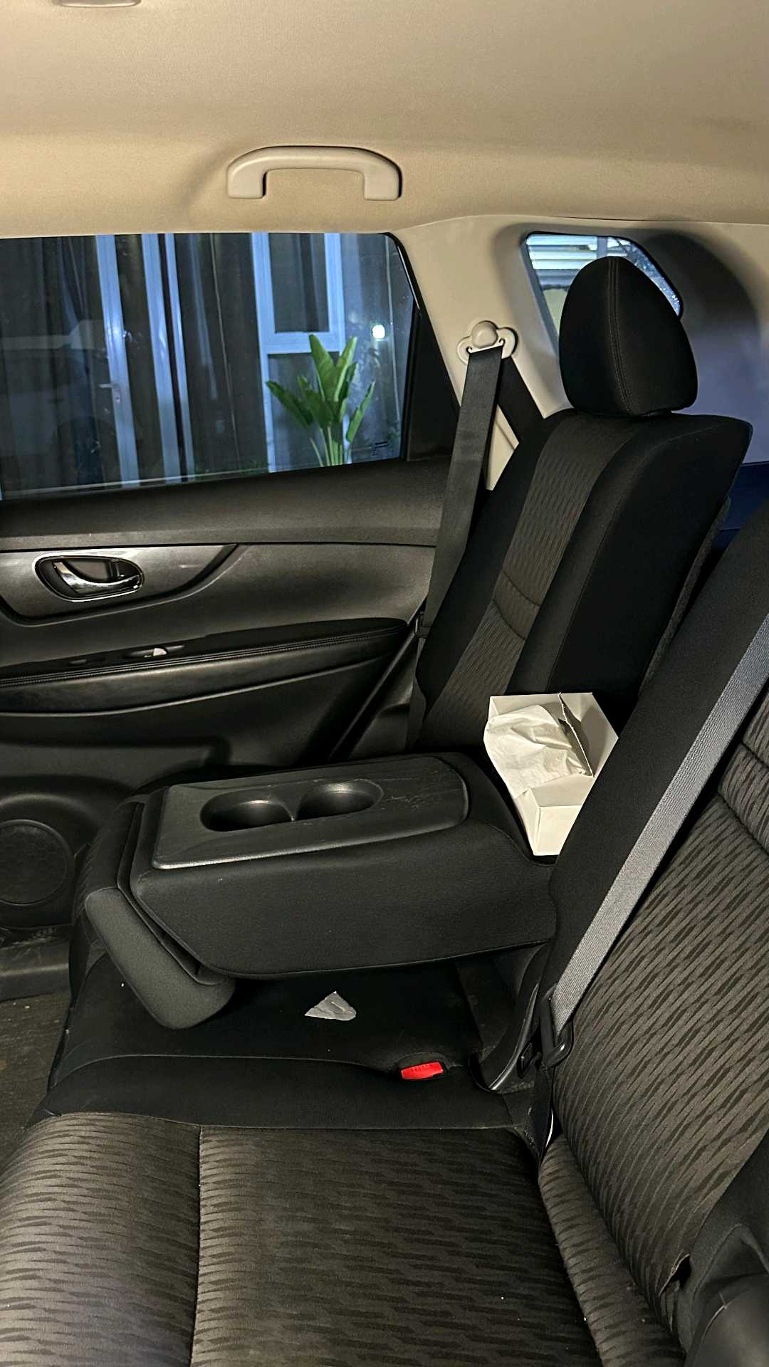 Car Image 2017 NISSAN ROGUE SV