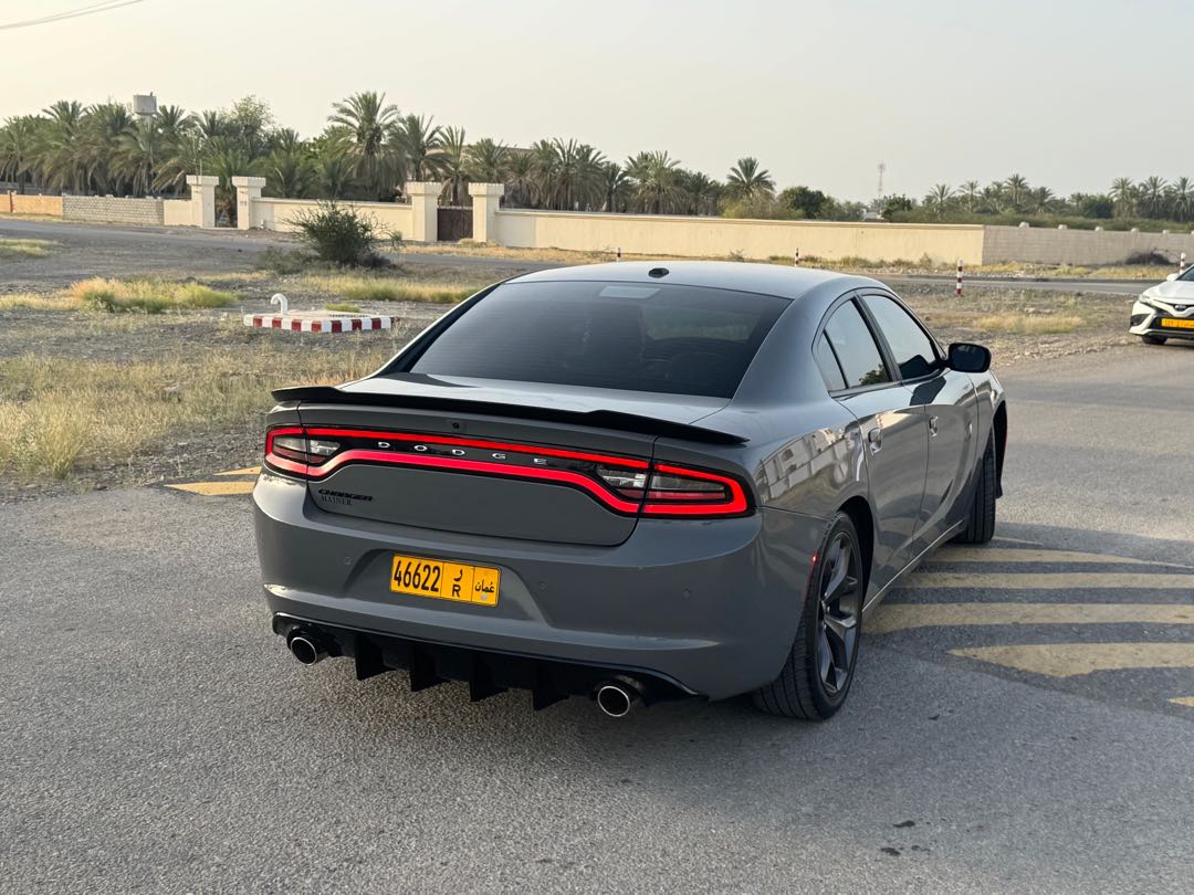 Car Image 2019 DODGE CHARGER SXT