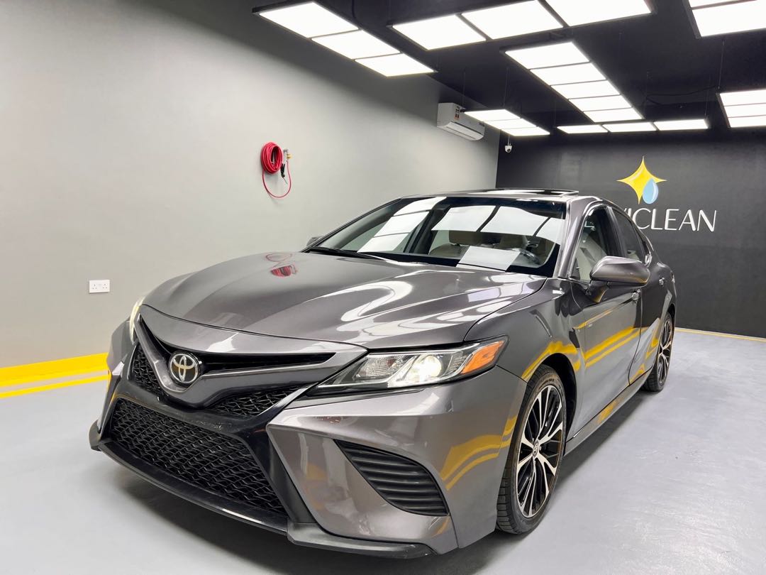 Car Image 2018 TOYOTA CAMRY SE