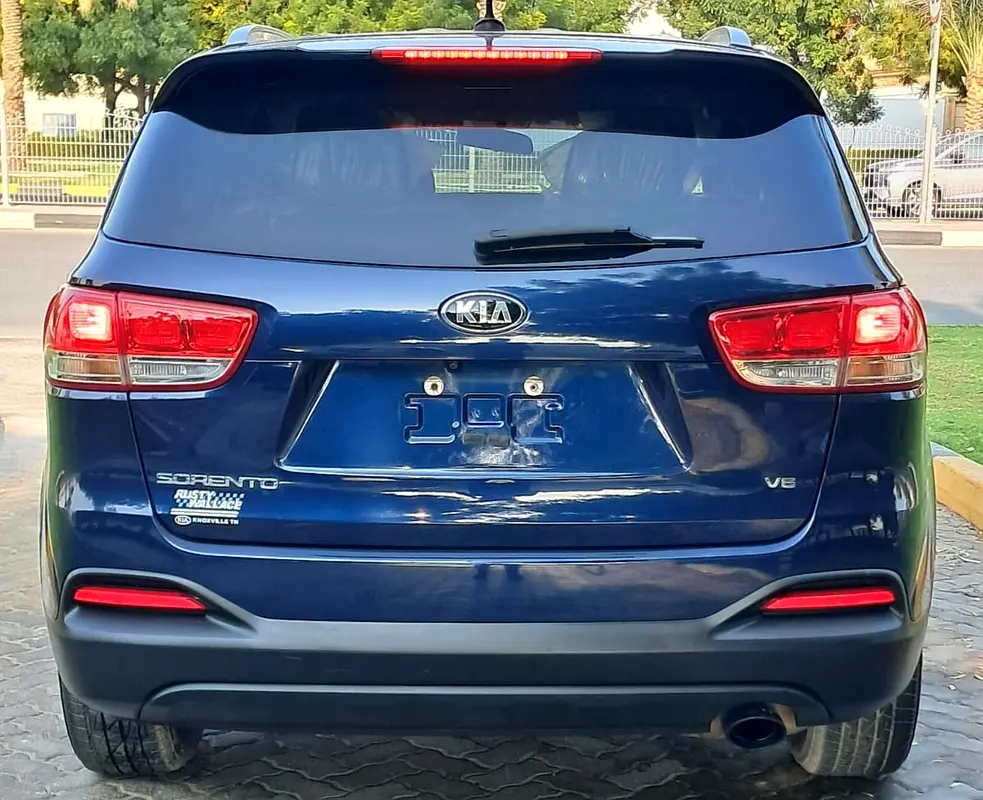 Car Image 2017 KIA SORENTO 