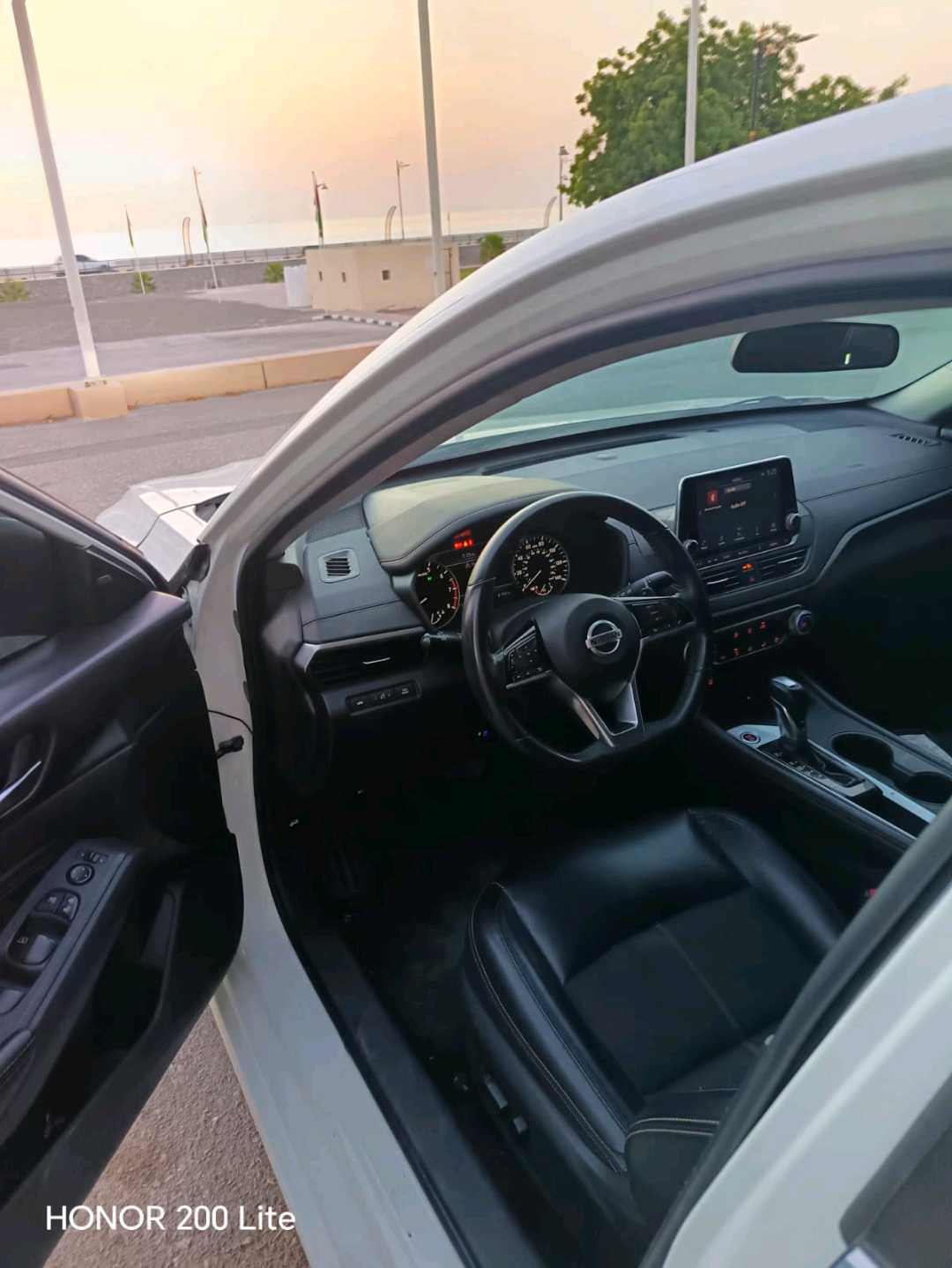 Car Image 2020 NISSAN ALTIMA SR