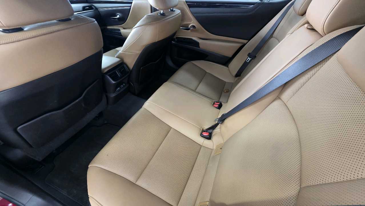 Car Image 2022 LEXUS ES 350