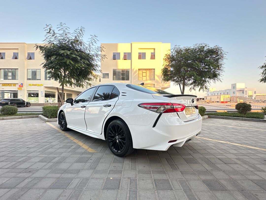 Car Image 2019 TOYOTA CAMRY SE