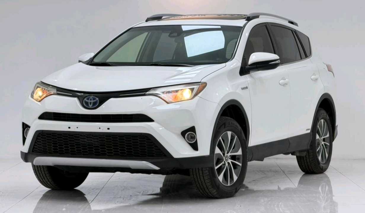 Car Image 2018 TOYOTA RAV4 XLE