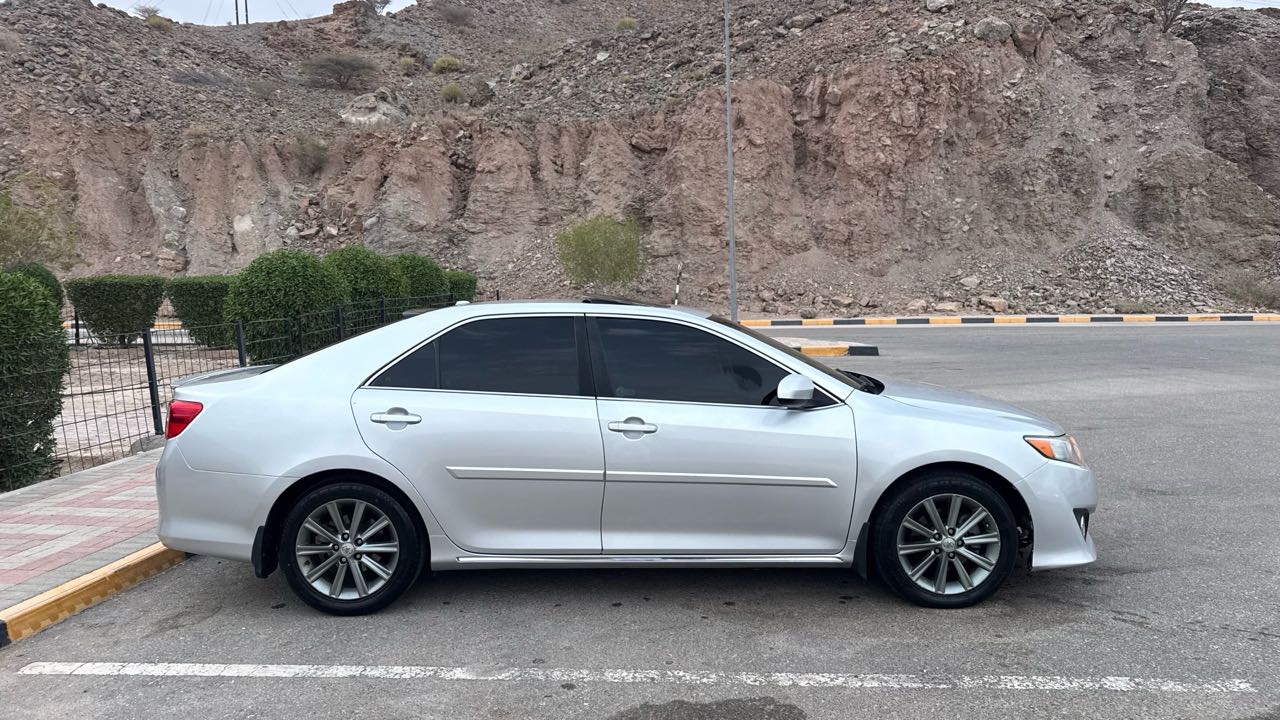 Car Image 2014 TOYOTA CAMRY XLE