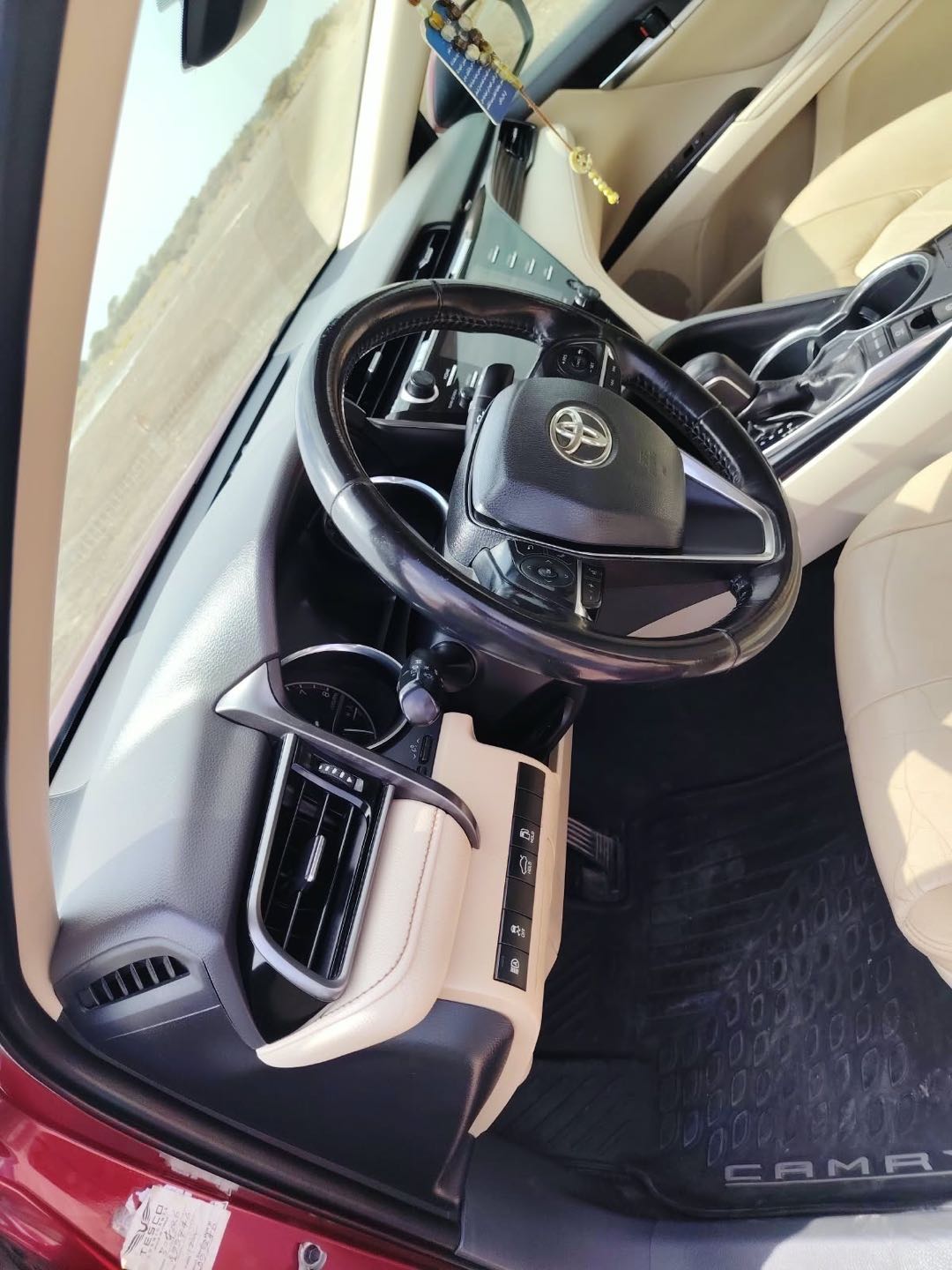 Car Image 2019 TOYOTA CAMRY XLE