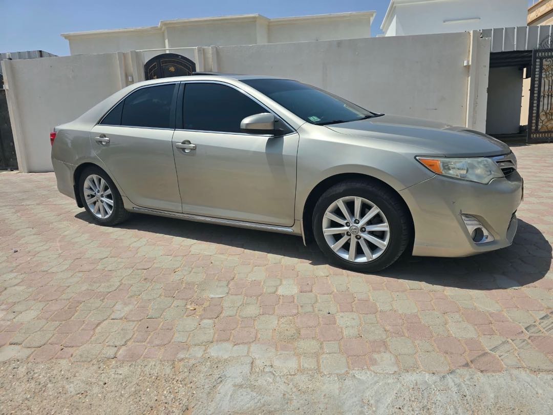 Car Image 2013 TOYOTA CAMRY XLE