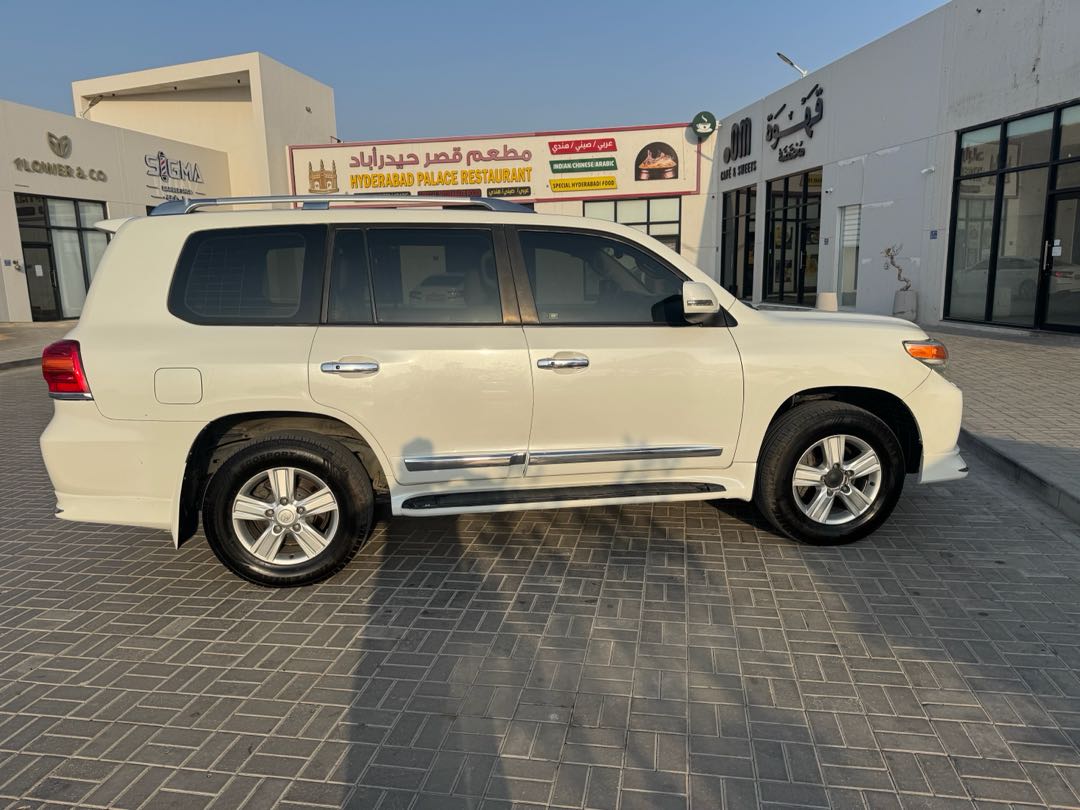 Car Image 2014 TOYOTA LAND CRUISER VX.R