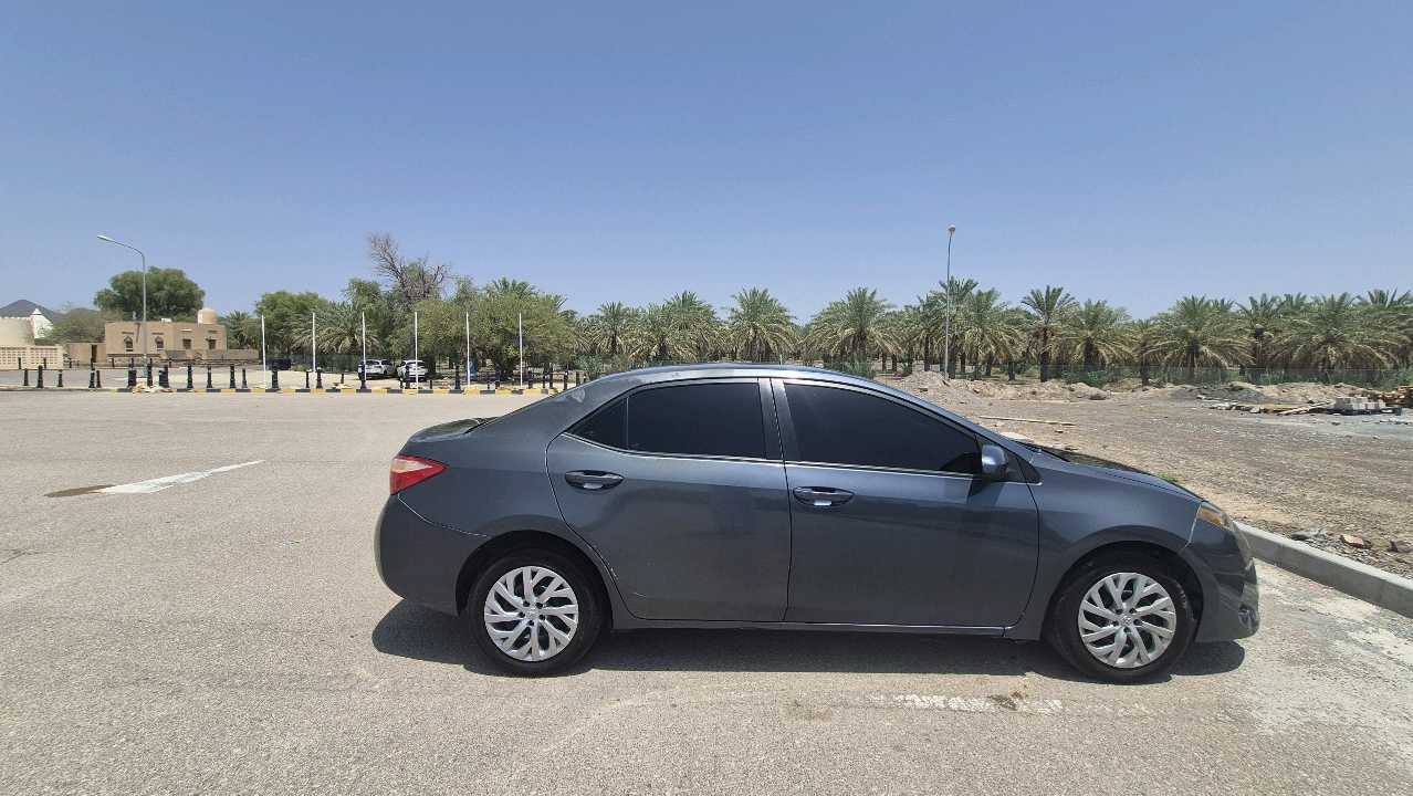 Car Image 2018 TOYOTA COROLLA SE