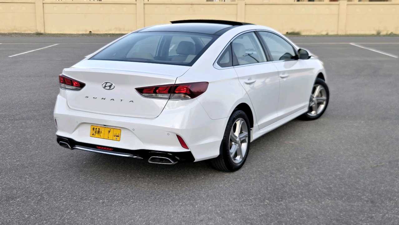 Car Image 2018 HYUNDAI SONATA LIMITED