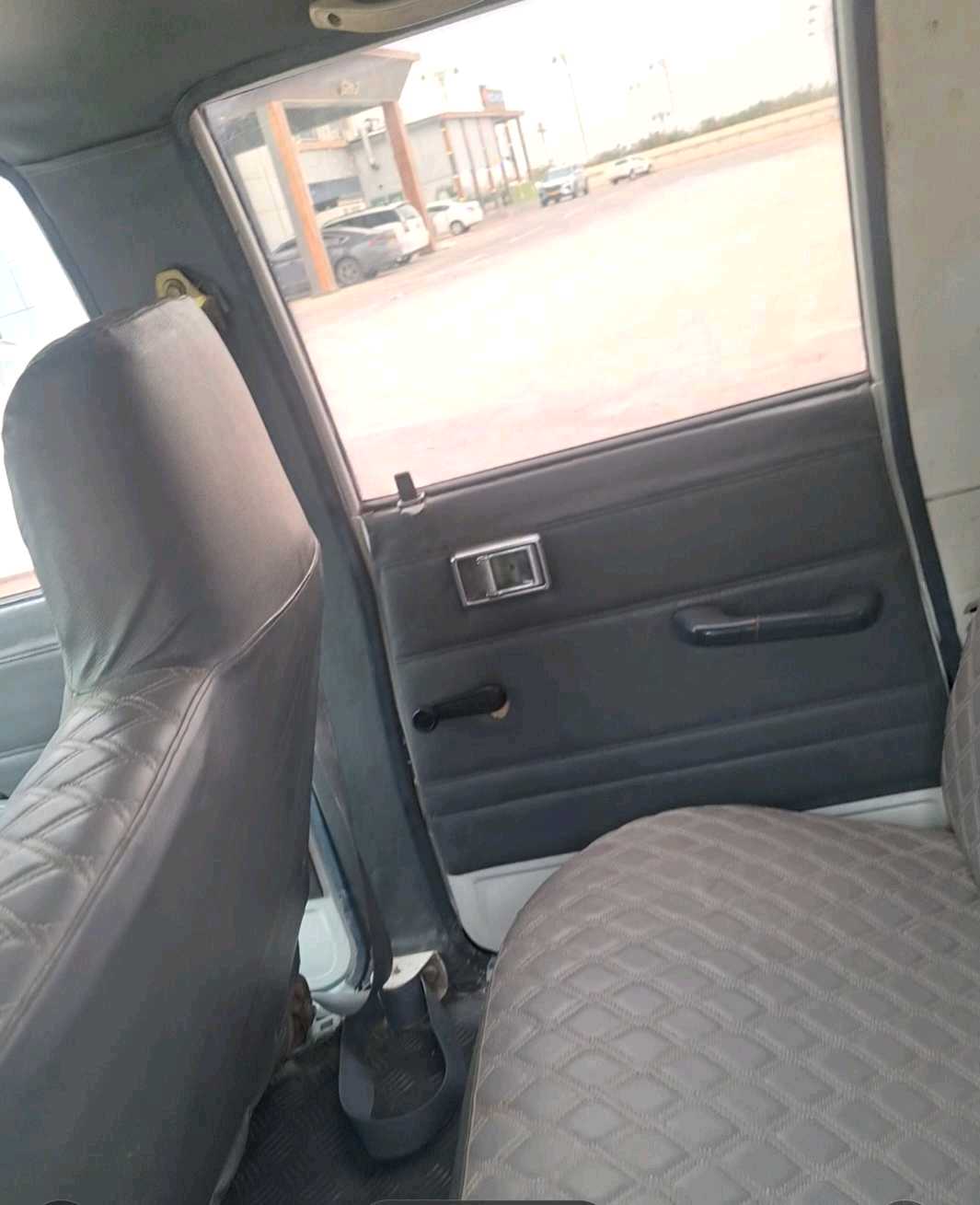 Car Image 1986 TOYOTA HILUX 2.0
