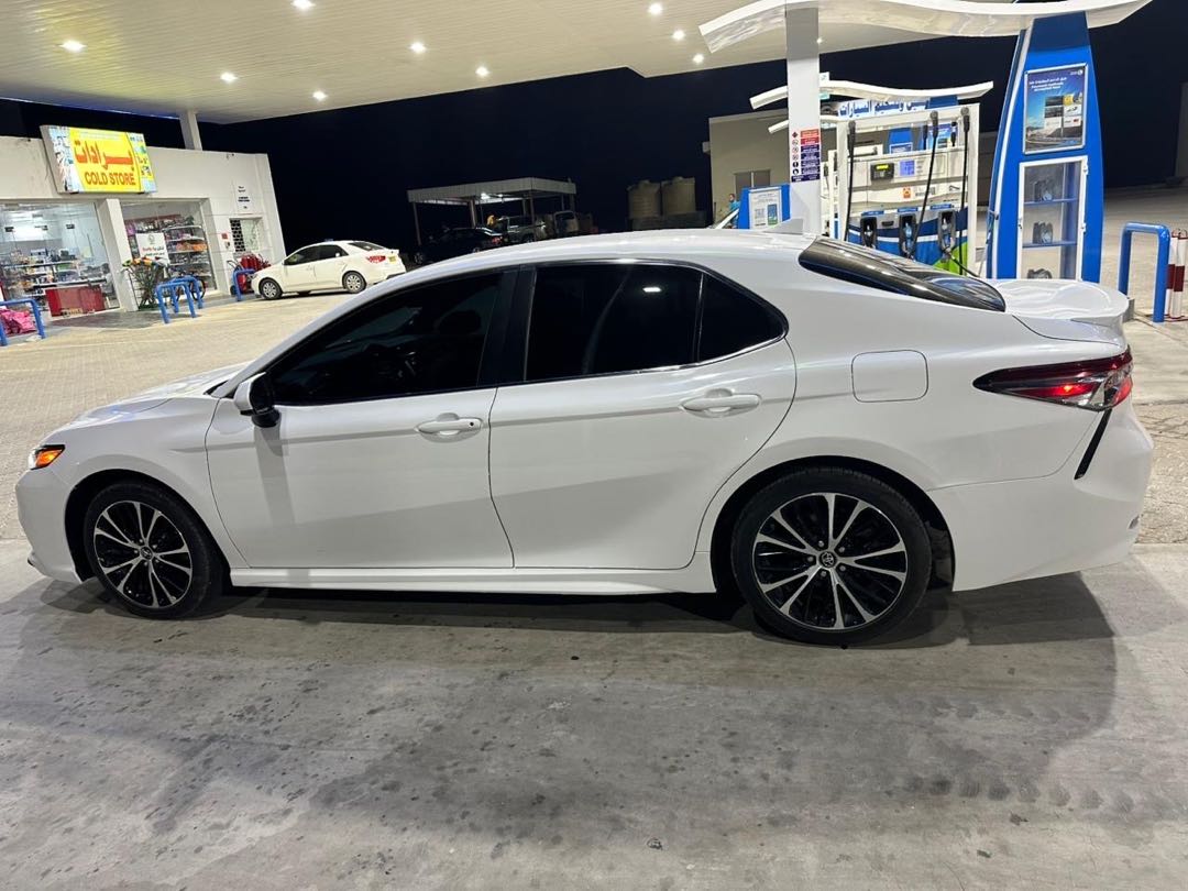 Car Image 2019 TOYOTA CAMRY SE