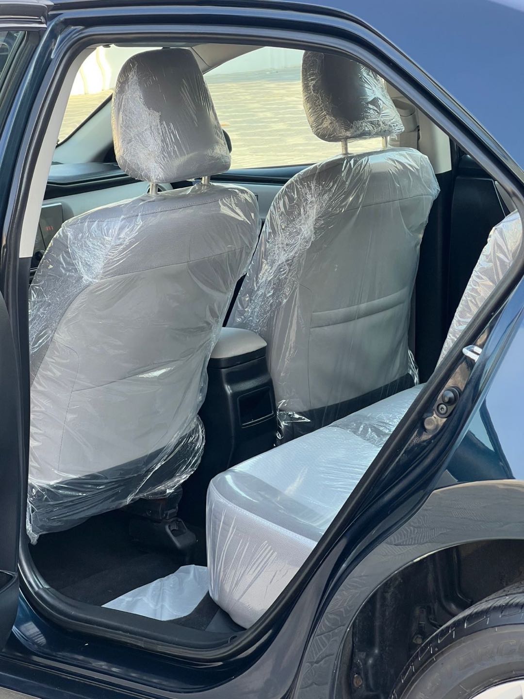 Car Image 2018 TOYOTA COROLLA LE