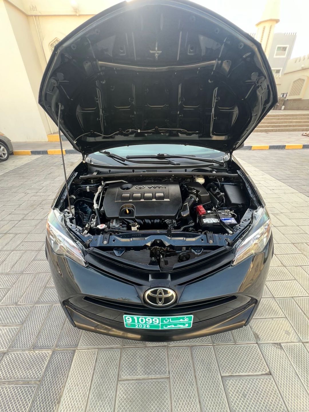 Car Image 2018 TOYOTA COROLLA LE