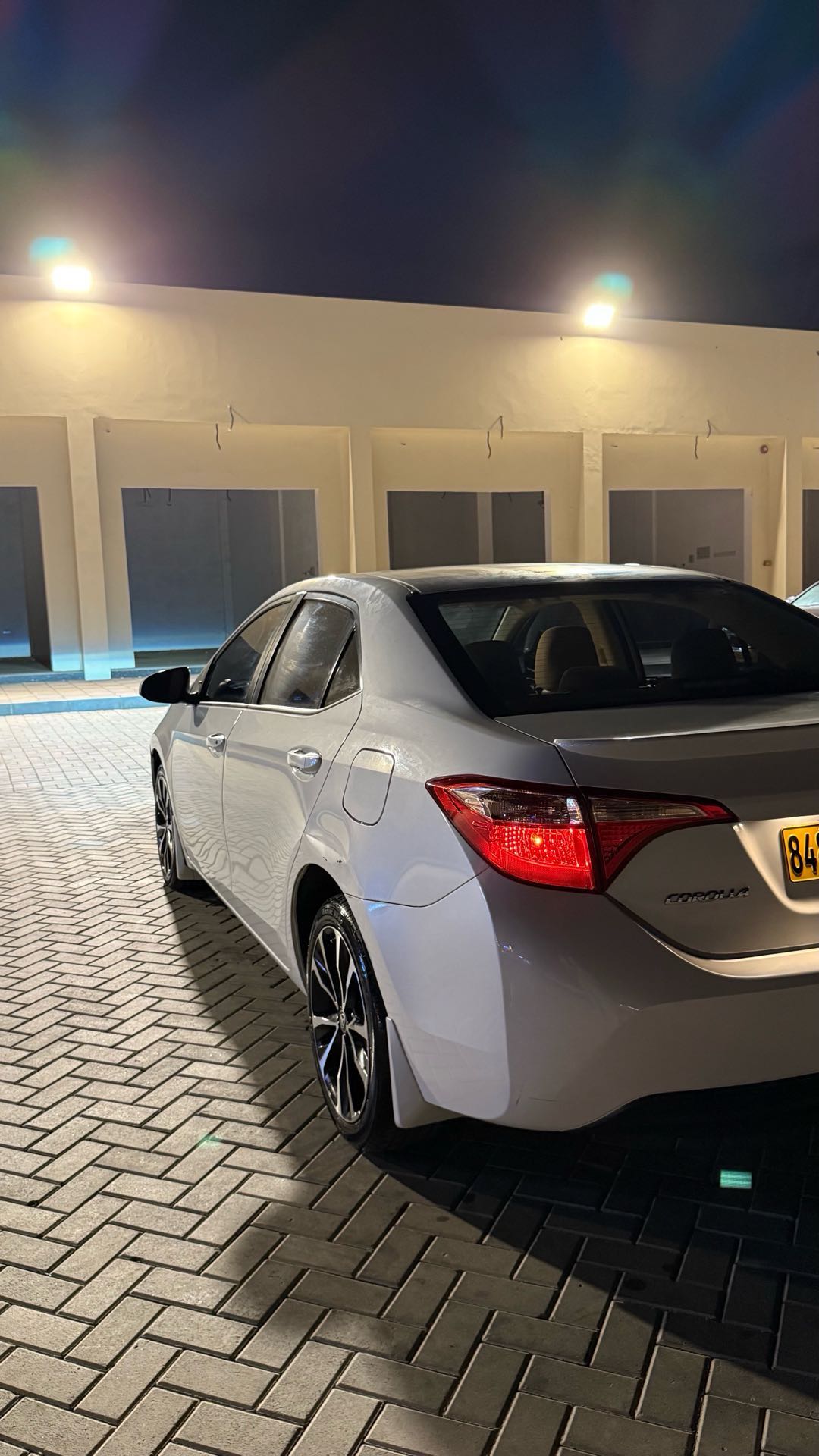 Car Image 2018 TOYOTA COROLLA LE