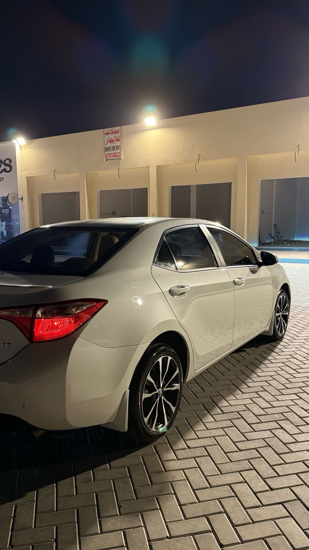 Car Image 2018 TOYOTA COROLLA LE