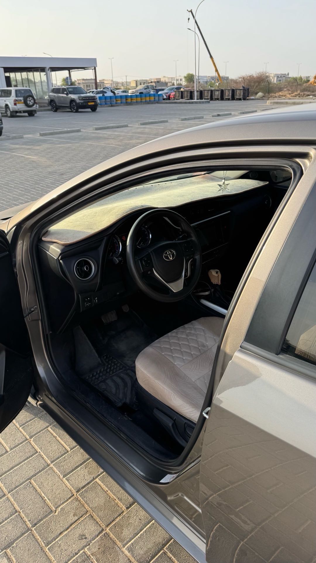 Car Image 2018 TOYOTA COROLLA LE