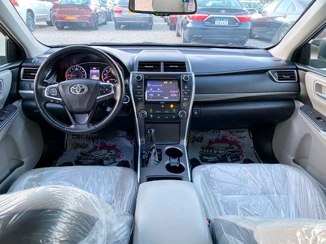 Car Image 2017 TOYOTA CAMRY SE