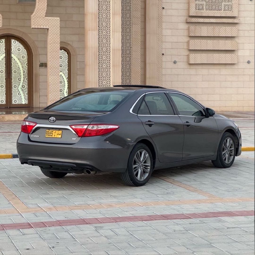 Car Image 2015 TOYOTA CAMRY SE
