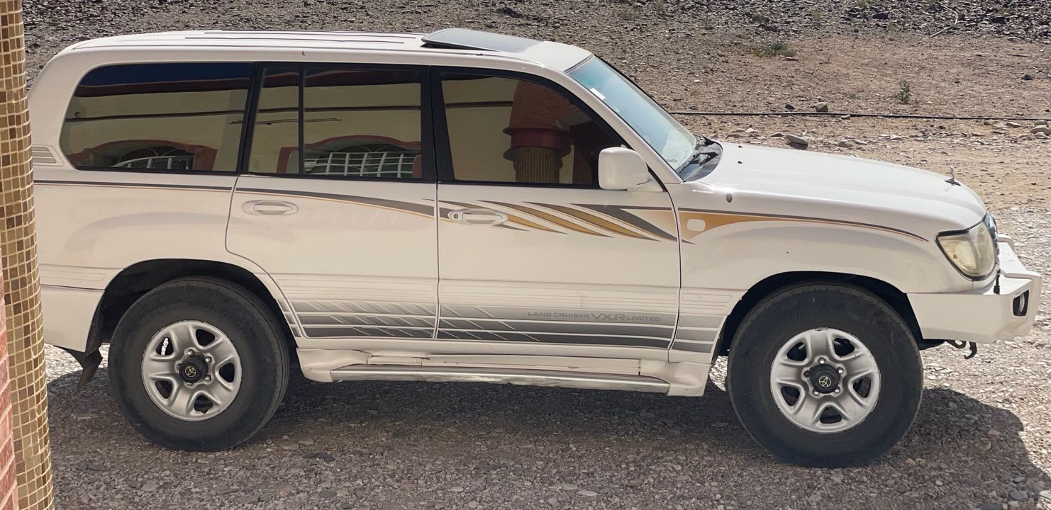 Car Image 1999 TOYOTA LAND CRUISER 