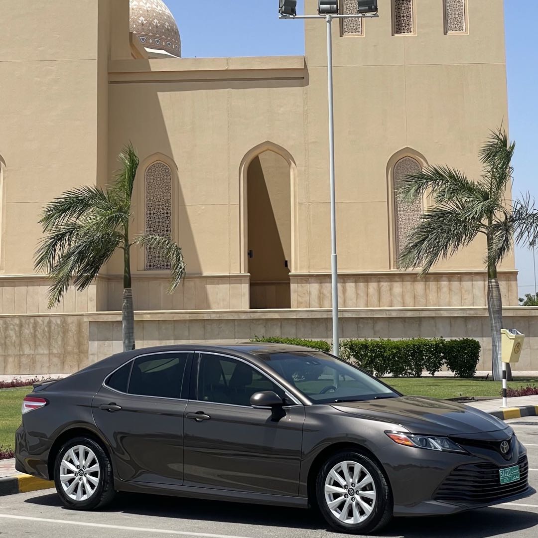 Car Image 2018 TOYOTA CAMRY LE
