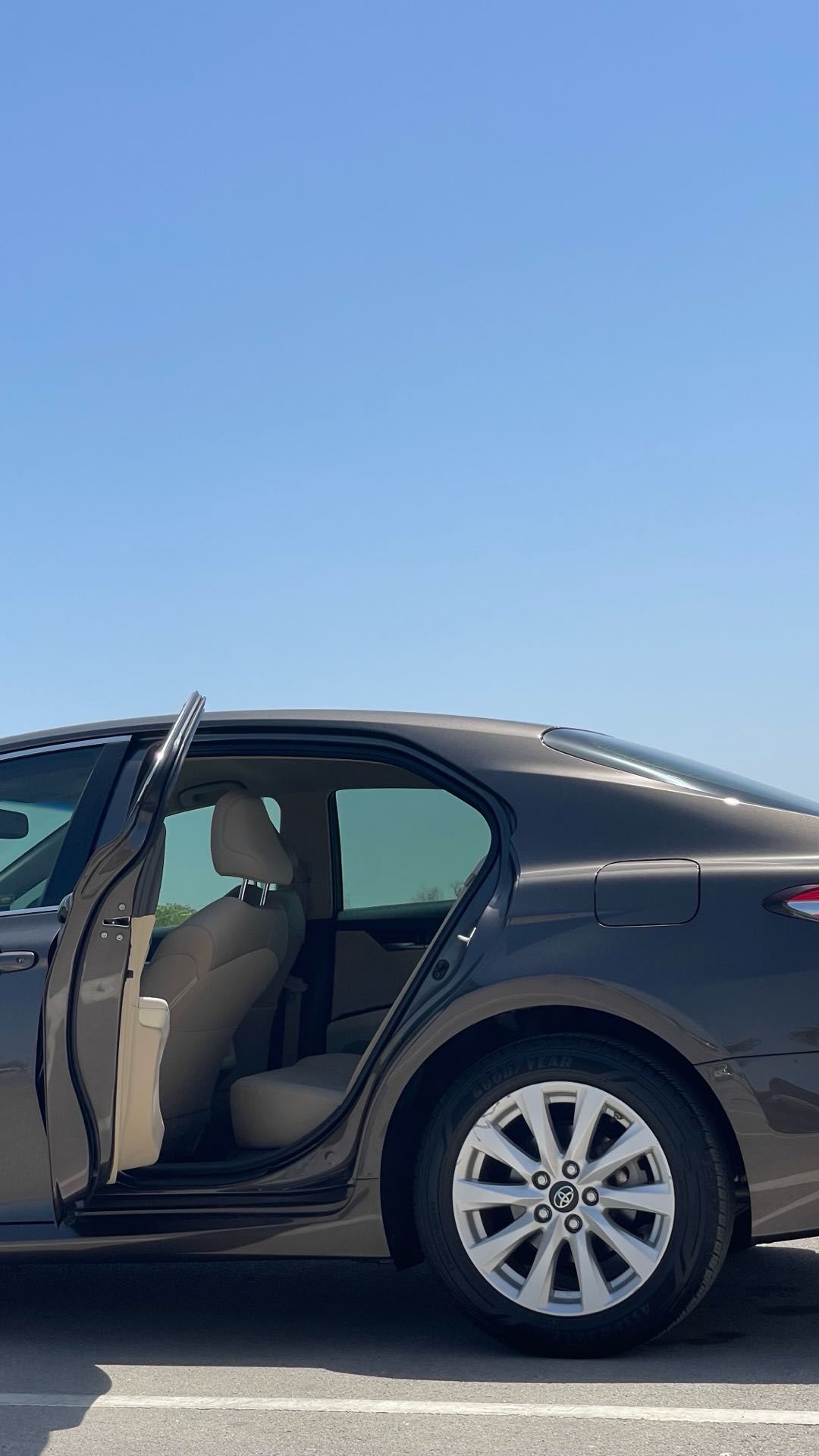 Car Image 2018 TOYOTA CAMRY LE