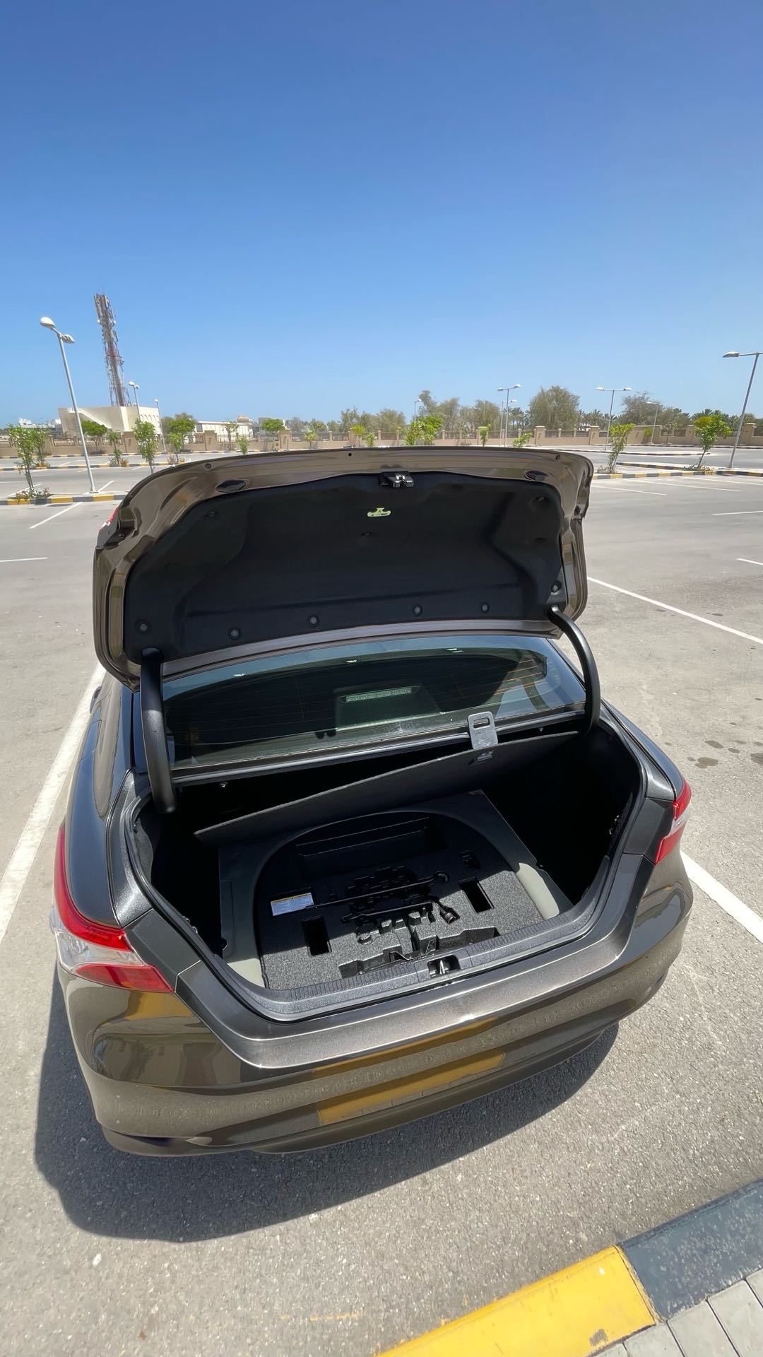 Car Image 2018 TOYOTA CAMRY LE