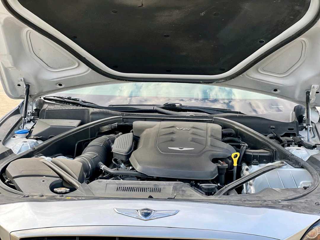 Car Image 2018 HYUNDAI GENESIS 