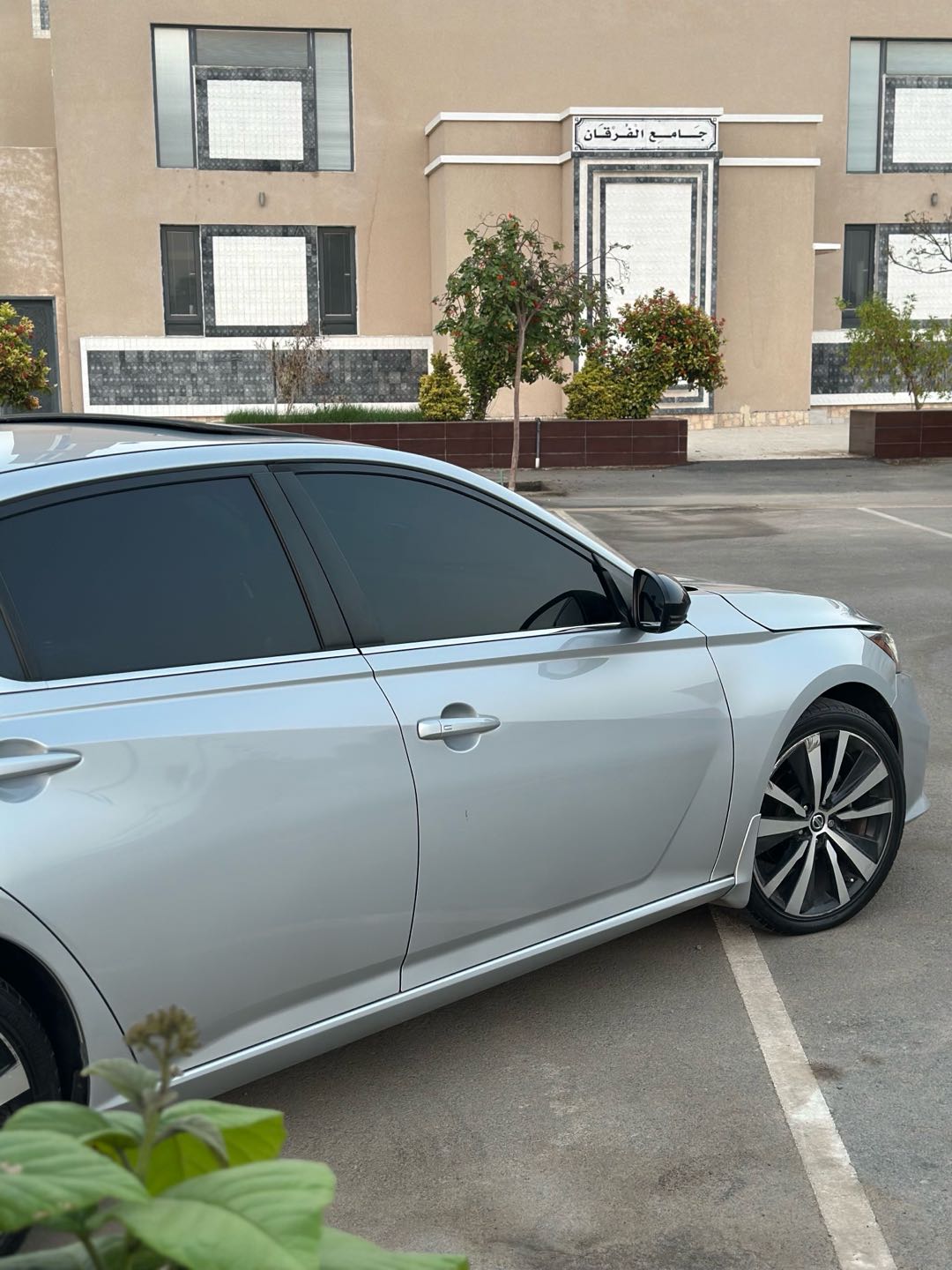 Car Image 2019 NISSAN ALTIMA SR