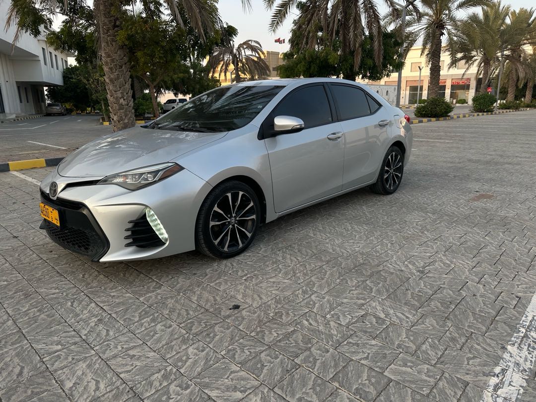 Car Image 2017 TOYOTA COROLLA LE