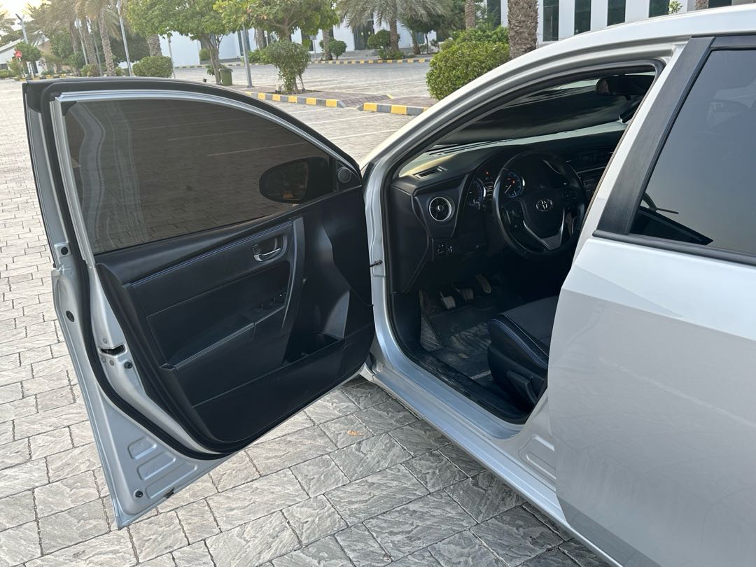 Car Image 2017 TOYOTA COROLLA LE