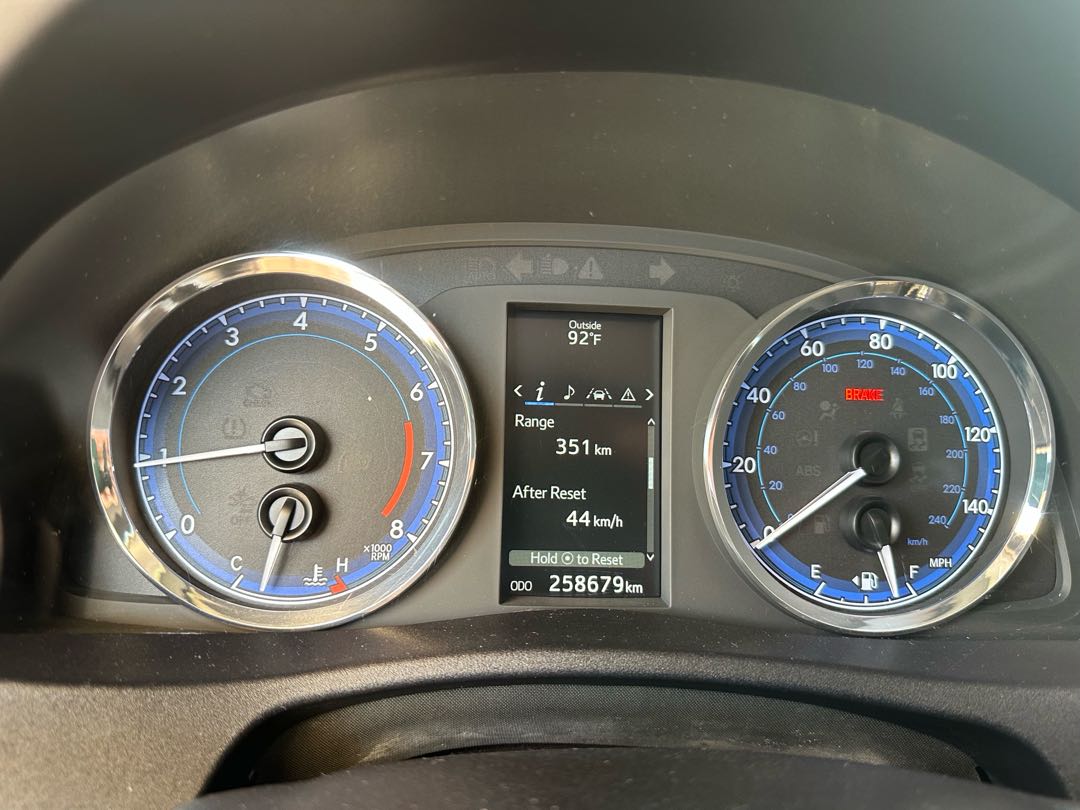 Car Image 2017 TOYOTA COROLLA LE