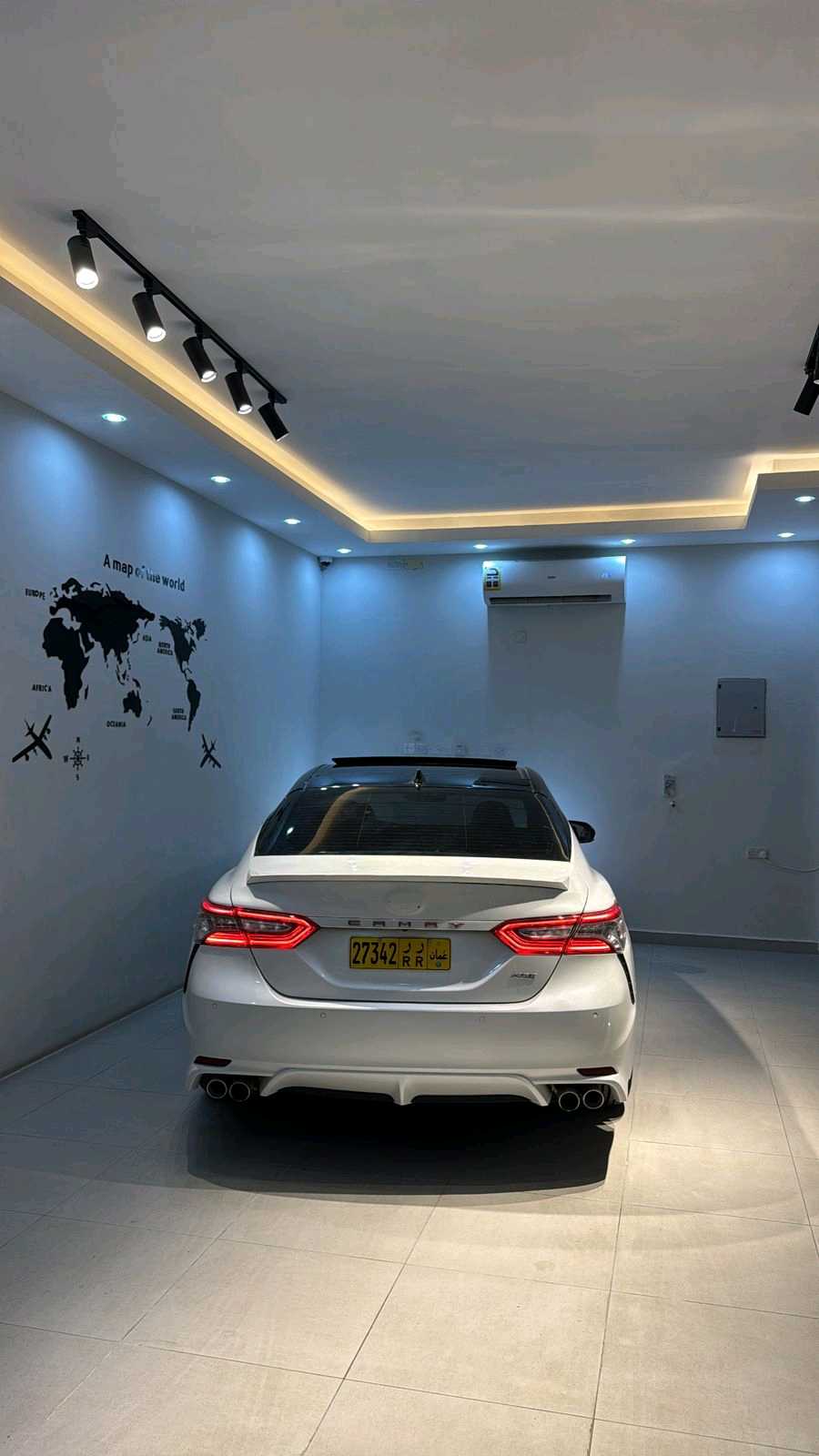 Car Image 2018 TOYOTA CAMRY XSE