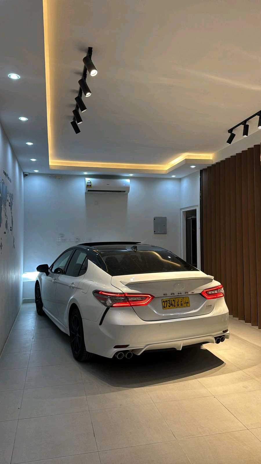 Car Image 2018 TOYOTA CAMRY XSE