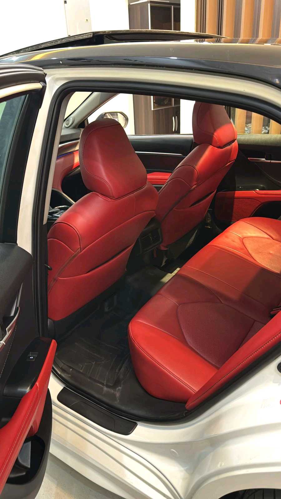 Car Image 2018 TOYOTA CAMRY XSE
