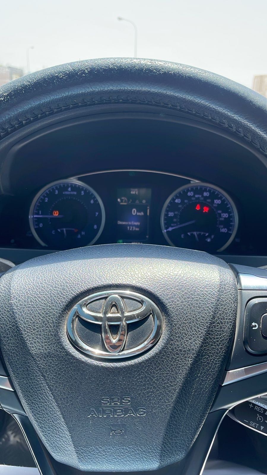 Car Image 2015 TOYOTA CAMRY XLE