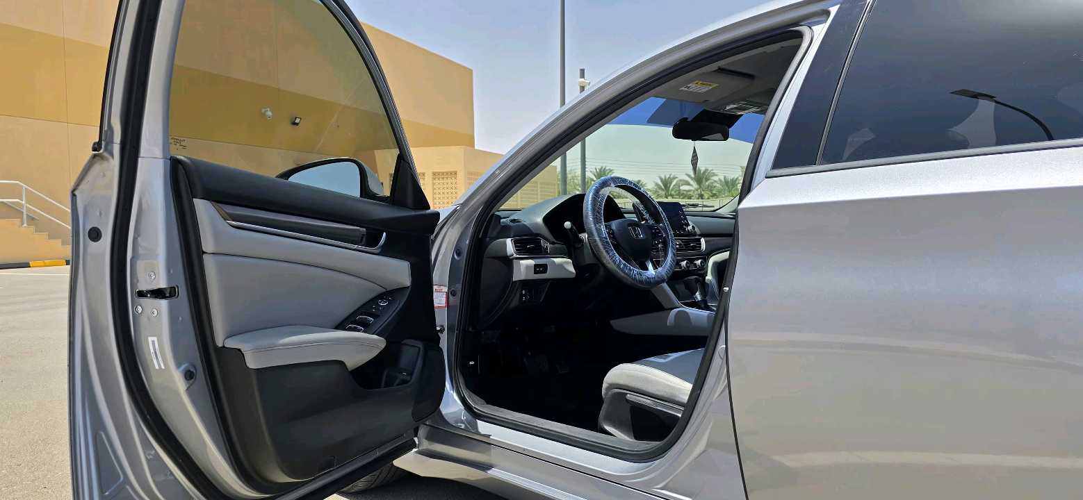 Car Image 2018 HONDA ACCORD LX