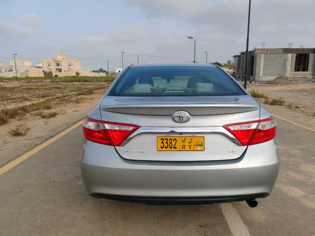 Car Image 2017 TOYOTA CAMRY LE