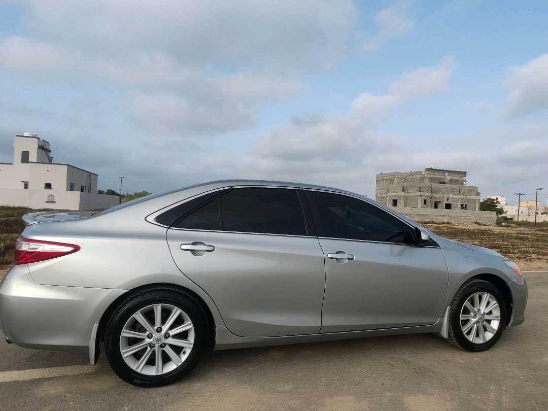 Car Image 2017 TOYOTA CAMRY LE