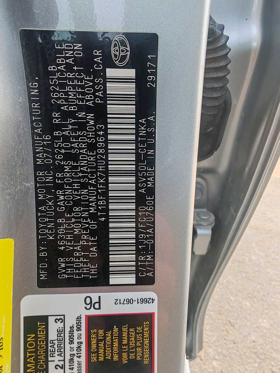 Car Image 2017 TOYOTA CAMRY LE
