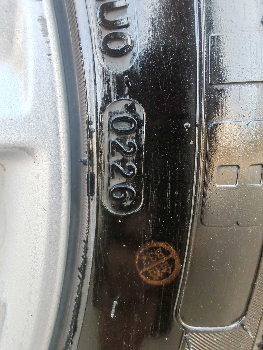 Car Image 2017 TOYOTA CAMRY LE
