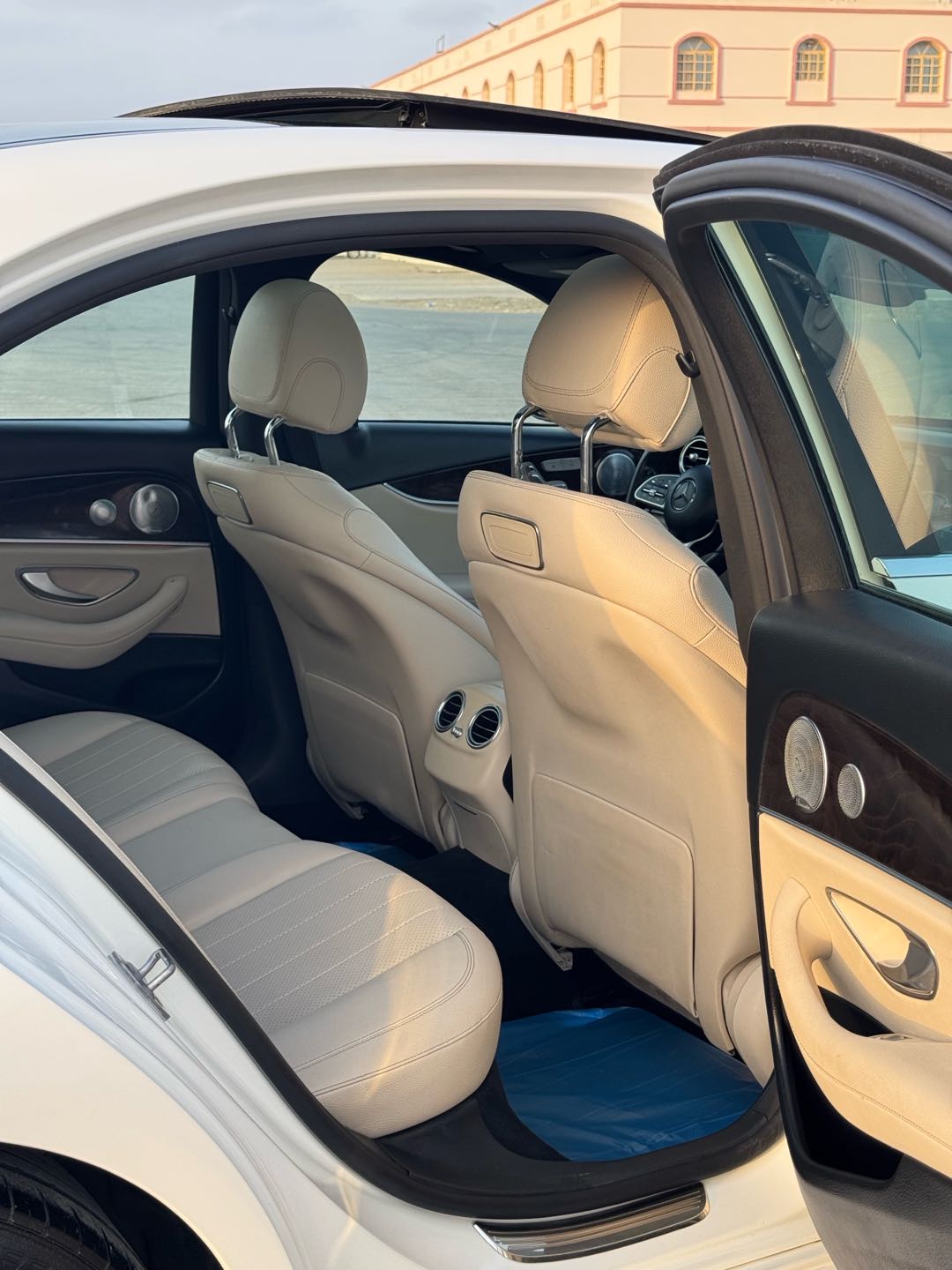 Car Image 2019 MERCEDES E Class 300