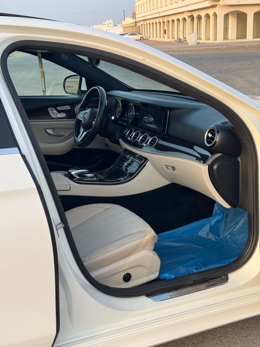 Car Image 2019 MERCEDES E Class 300