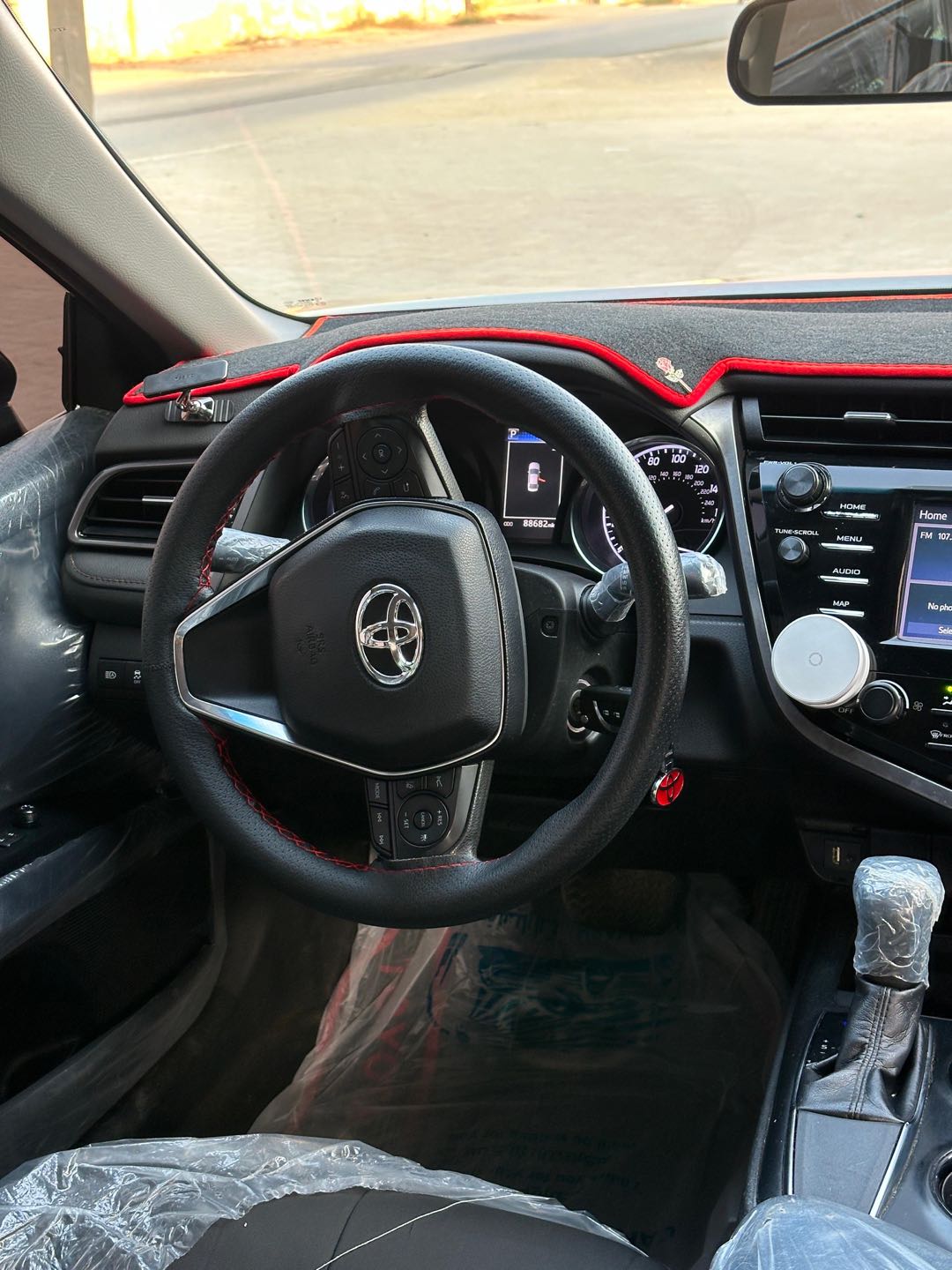 Car Image 2019 TOYOTA CAMRY LE
