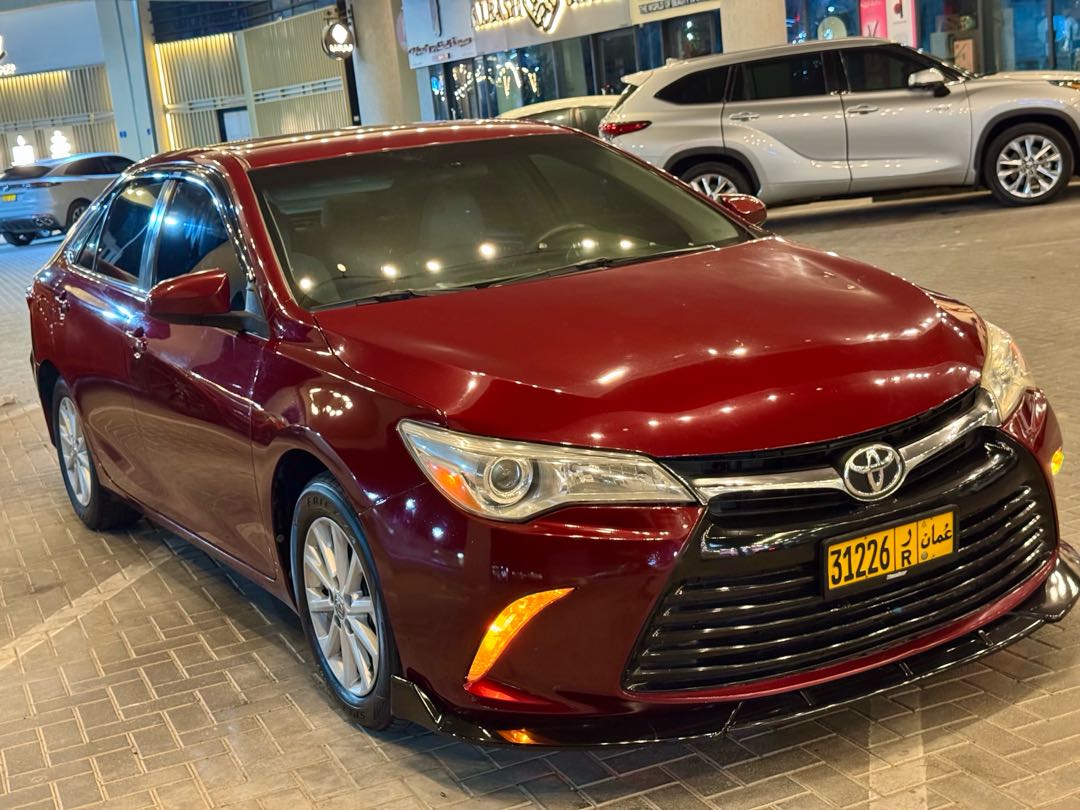 Car Image 2016 TOYOTA CAMRY LE