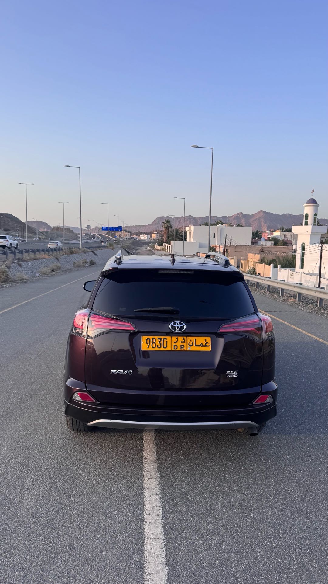 Car Image 2018 TOYOTA RAV4 XLE