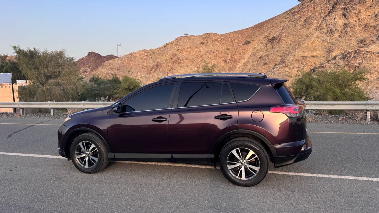 Car Image 2018 TOYOTA RAV4 XLE
