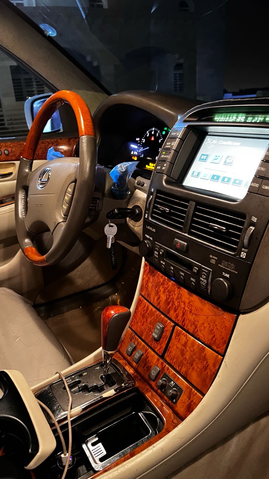 Car Image 2004 LEXUS LS 430